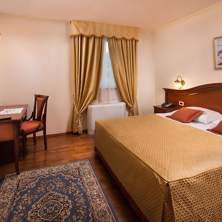 Hotel Savoy أوباتيا المظهر الخارجي الصورة